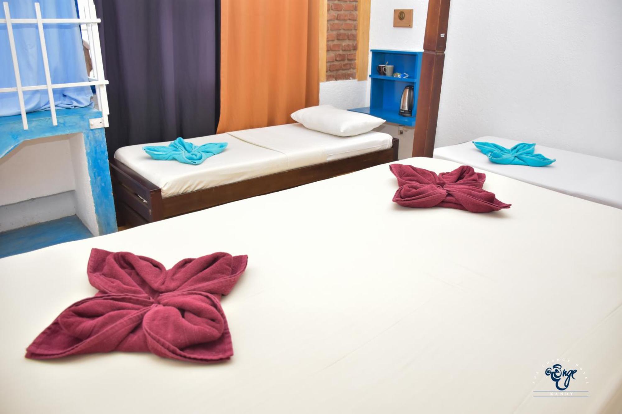 The Change Hotel Канди Екстериор снимка