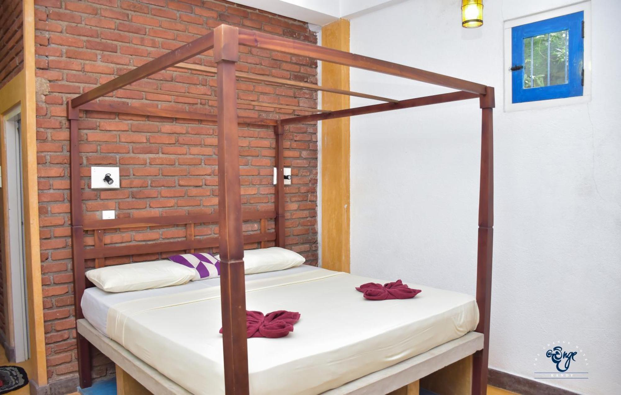 The Change Hotel Канди Екстериор снимка