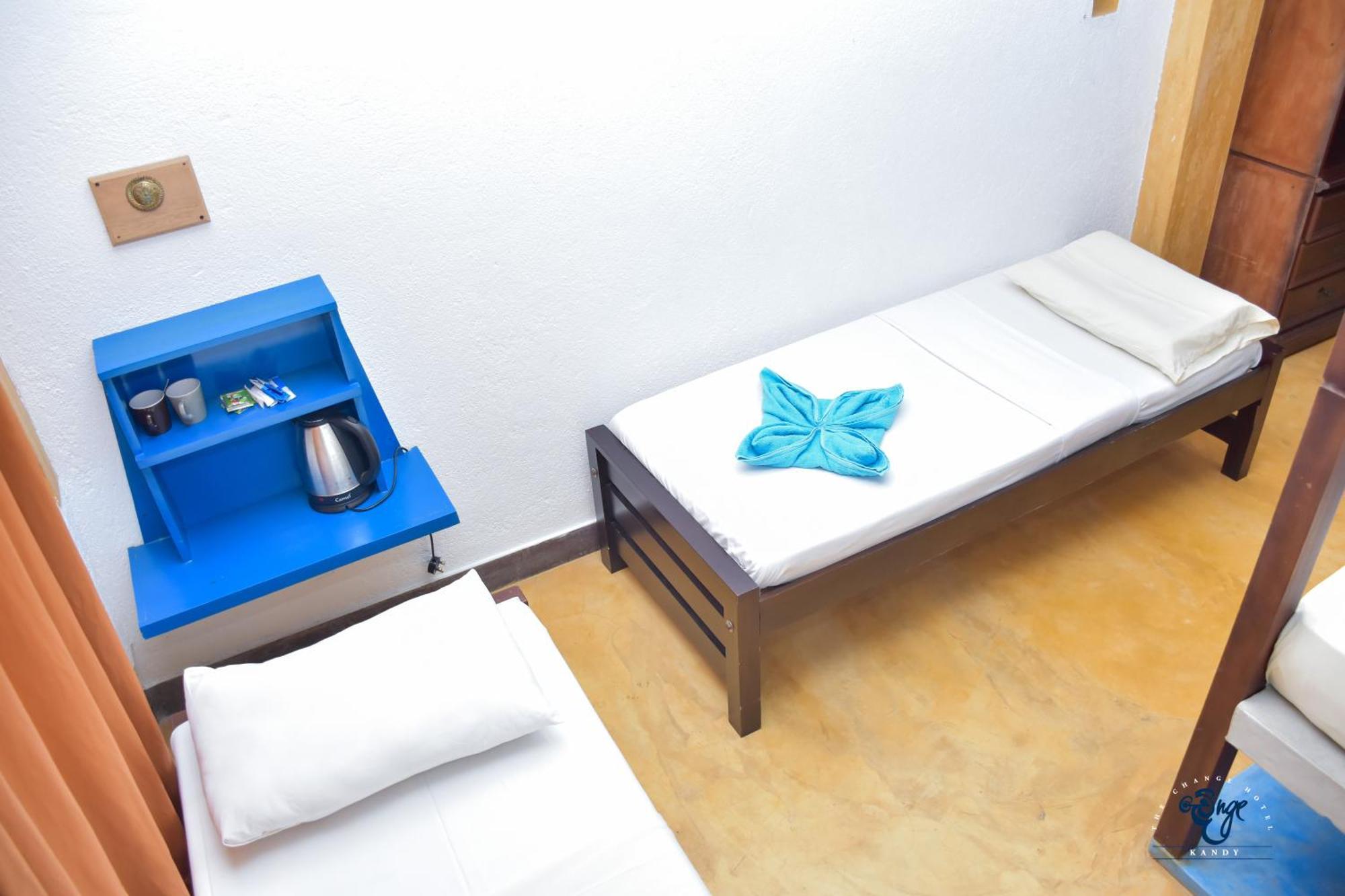 The Change Hotel Канди Екстериор снимка