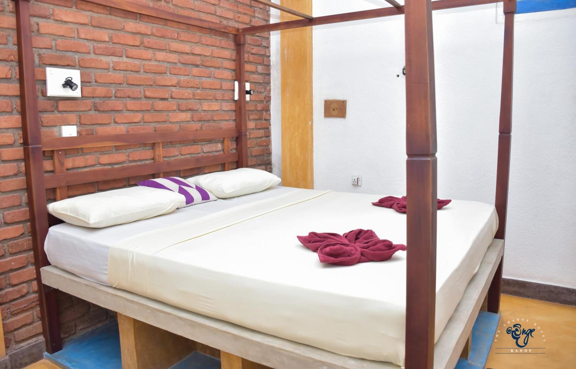 The Change Hotel Канди Екстериор снимка