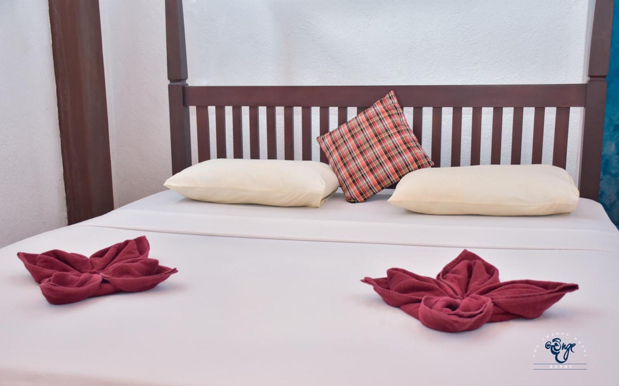 The Change Hotel Канди Екстериор снимка