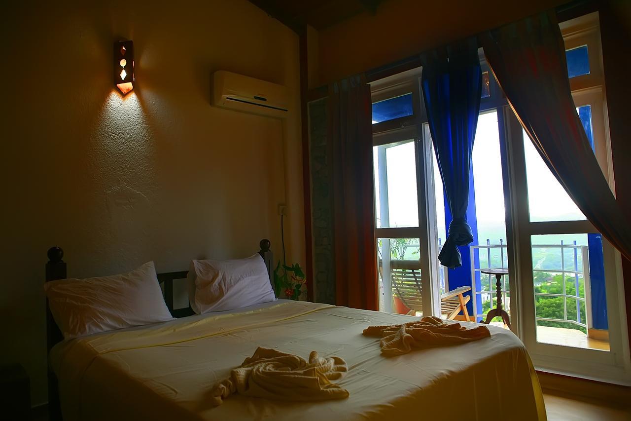 The Change Hotel Канди Екстериор снимка